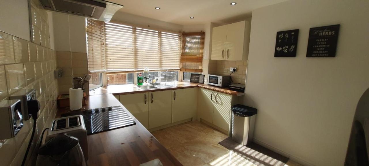 Stylish And Homey 3 Bedroom House With Free Parking & Wi-Fi Minworth Exterior photo