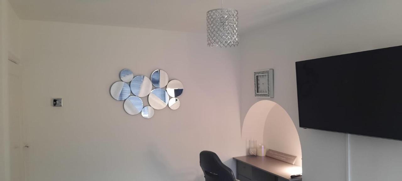 Stylish And Homey 3 Bedroom House With Free Parking & Wi-Fi Minworth Exterior photo